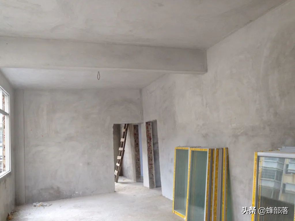 农村自建房墙体为啥会起皮掉落？如何避免和解决，2个解决方法