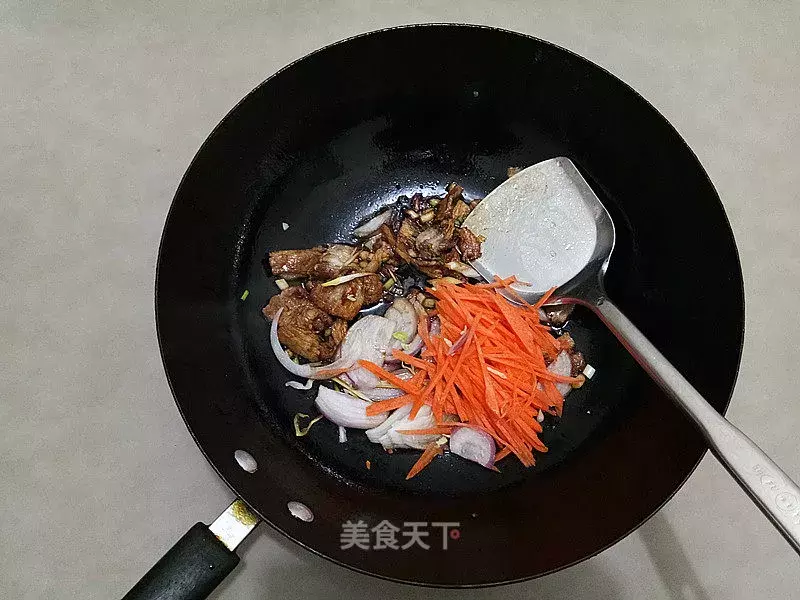 零难度的炒面做法！筋道又入味，吃起来超过瘾～