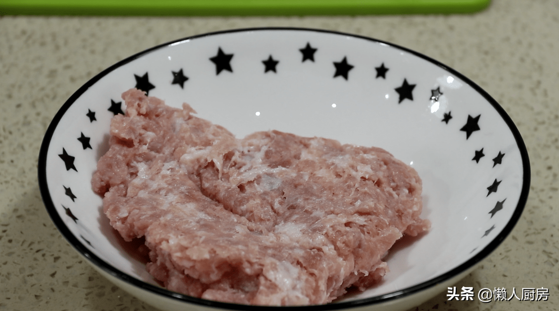 鸡蛋和猪肉简单搭配，就是一道新菜，还特别下饭，营养又丰富