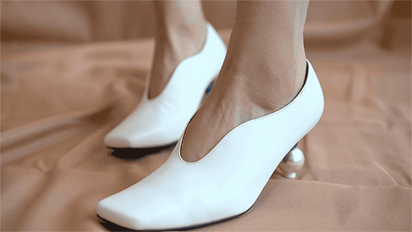 脚上魔术｜瘦脚又显高，奶奶鞋只穿V口的就好