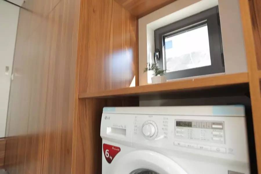 北京二环25㎡小屋，为让女儿回家住，年迈父母坚持睡6㎡露台