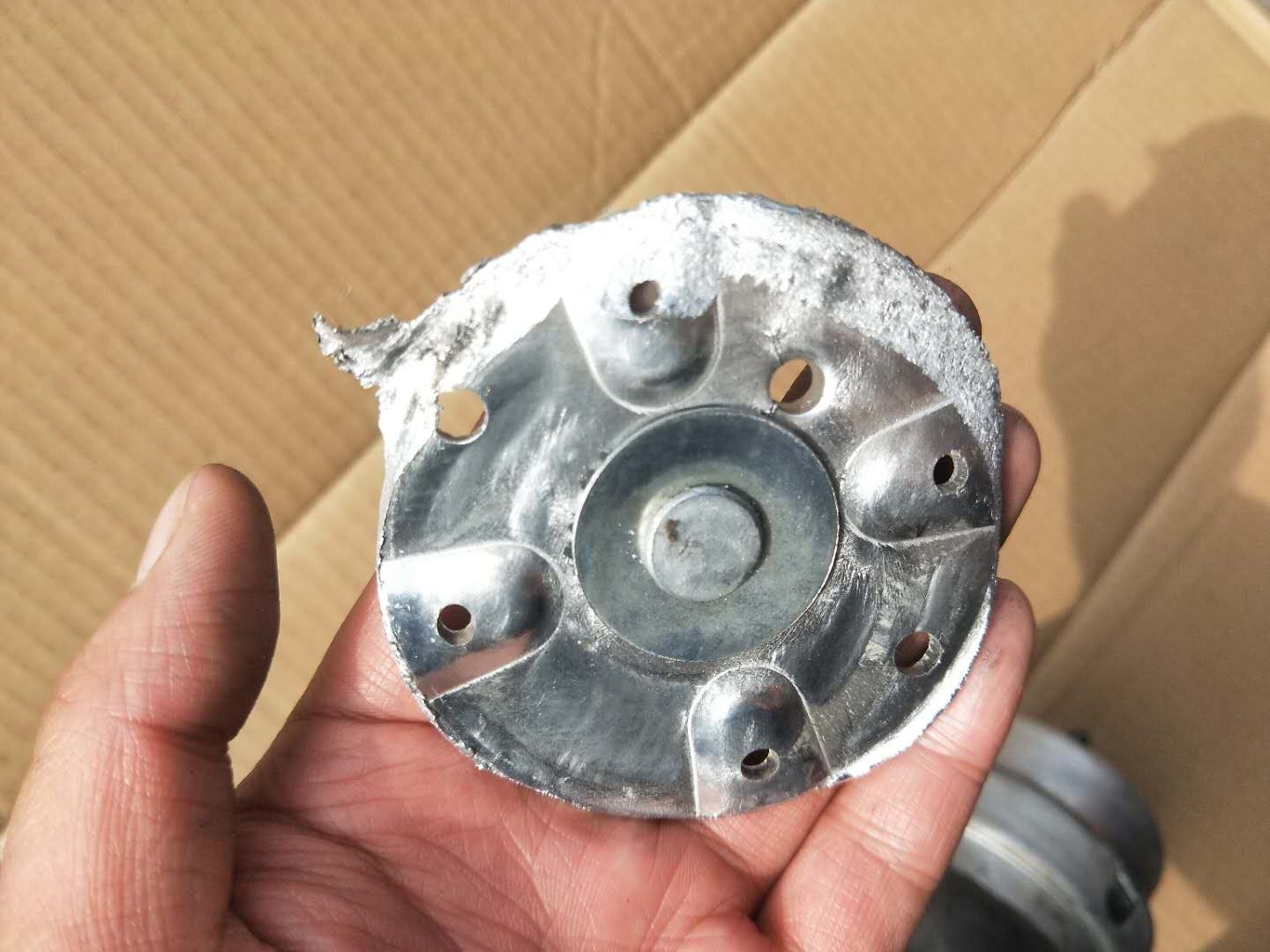 奥迪2.8V6发动机故障一大堆，最吓人的是差点把发动机甩出去