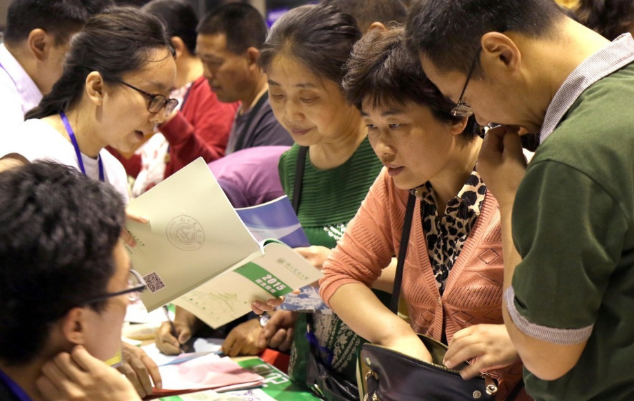 21年高考500分只能上专科，文理分数线差距100分，文科生太难了