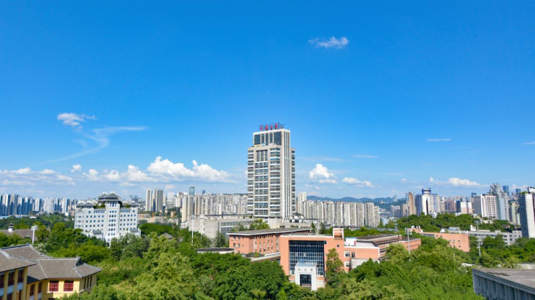 重庆这所高校：坐拥四大校区，出门就是地铁，食堂宿舍堪称
