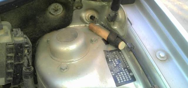 一只老鼠毁掉一辆车？很实用的方法，让它再也不敢进机舱咬线！