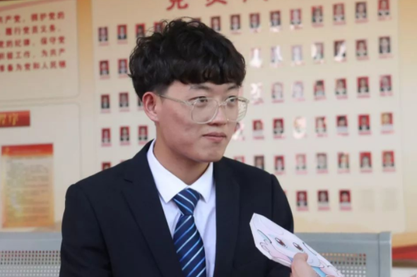 留学6年的海归吐槽各银行笔试：英语专八也只能选C，上柜也太难了