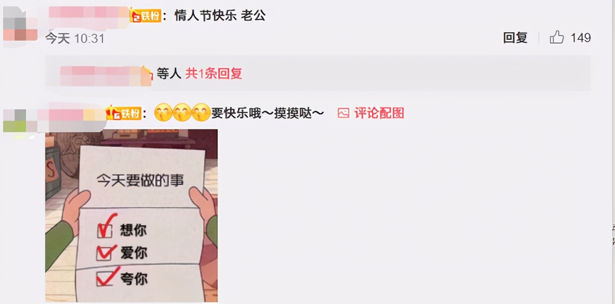 31岁金晨穿短裙秀纤细长腿，跪在沙发凹出S型曲线，性感又撩人