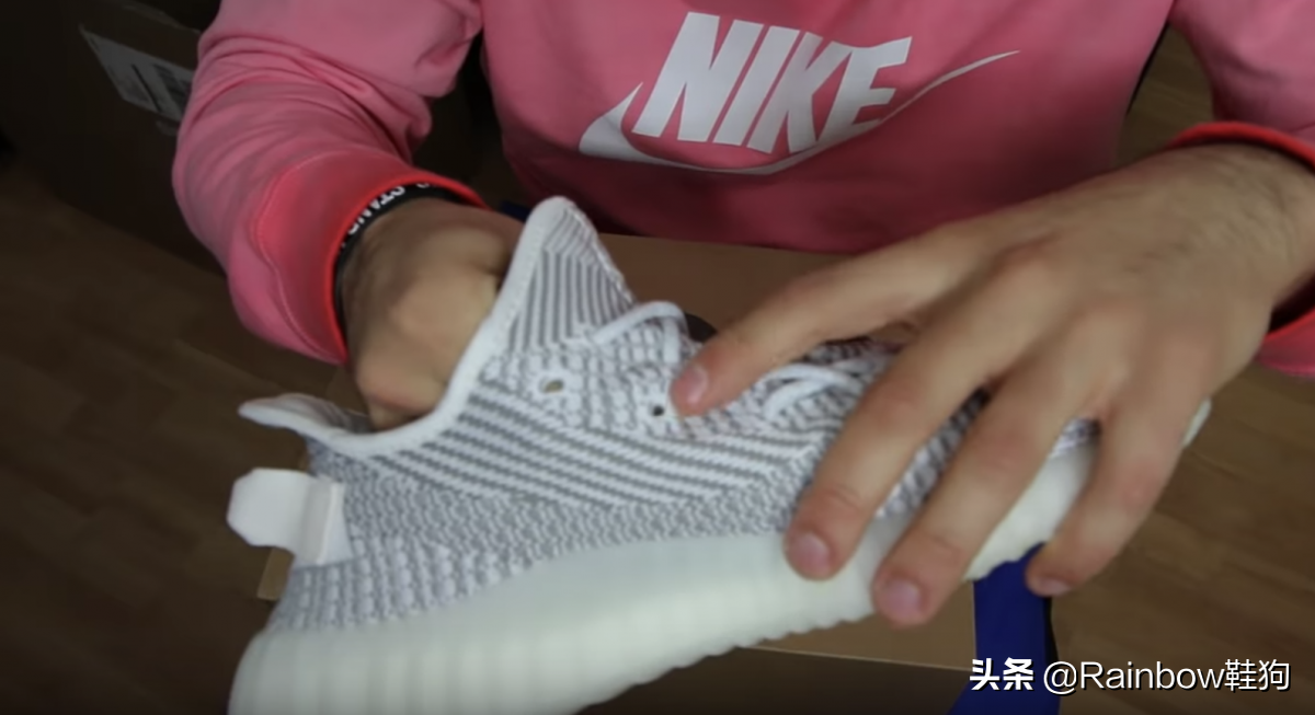 Yeezy 350 Kaws鞋带系法教学 椰子350v2鞋带kaws系法步骤图