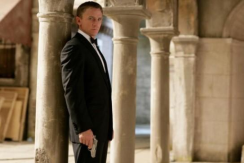 拥有28个身份，情报全靠编，玩转英德两国，这名二战间谍是何来历