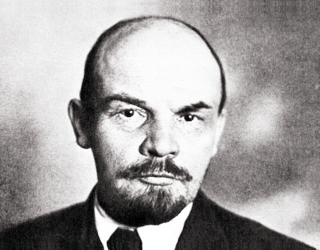 瞿秋白翻译《国际歌》，为何把最后一句，译为“英特纳雄耐尔”？