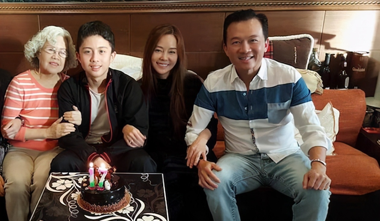 狄莺崩溃哭喊不想活了！弟弟接连去世儿子陷官司，如今母亲也病逝