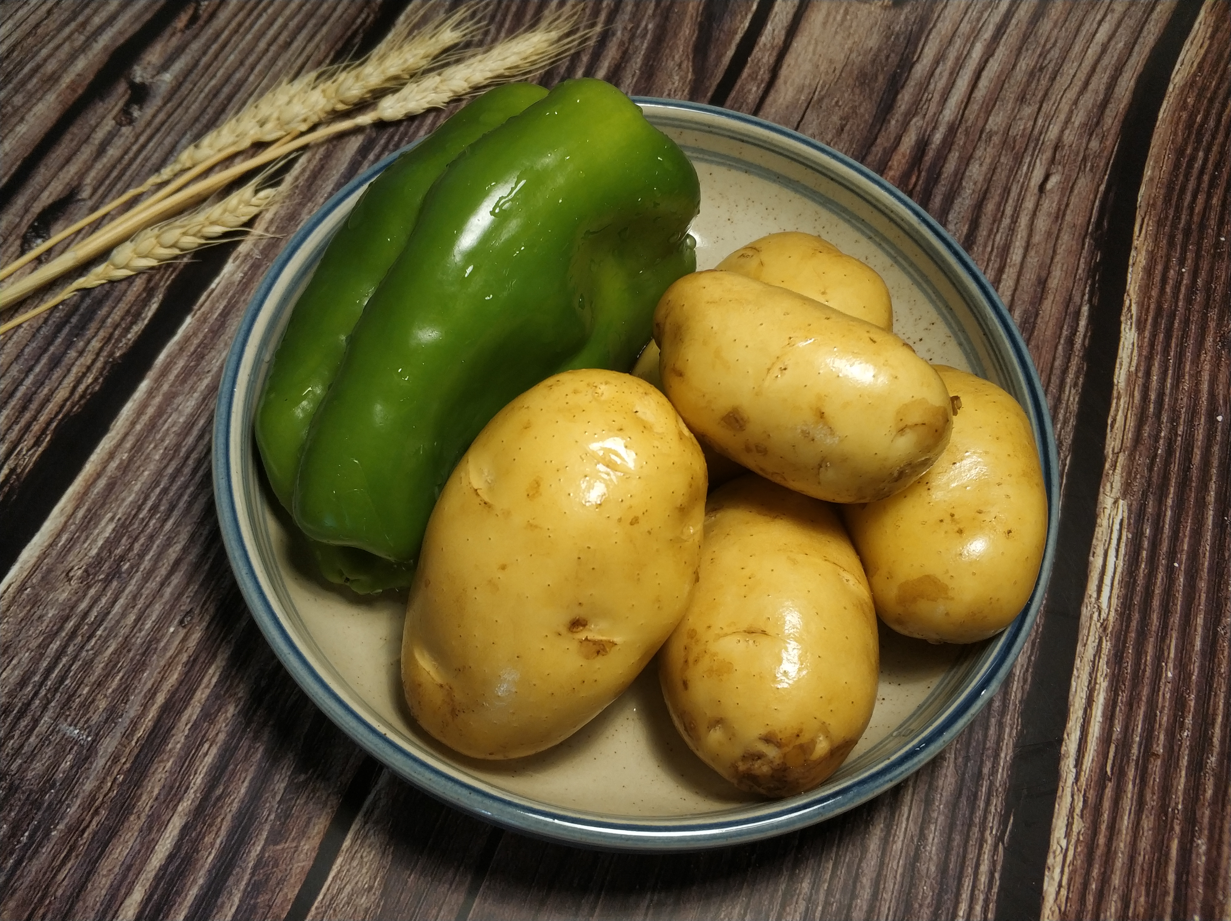 尖椒土豆片的做法(家常青椒炒土豆片,这一味调料不能少,炒出的土豆片