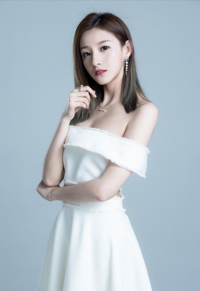 央視10大美女主持人，個(gè)個(gè)才貌雙全，董卿知性，海霞端莊
