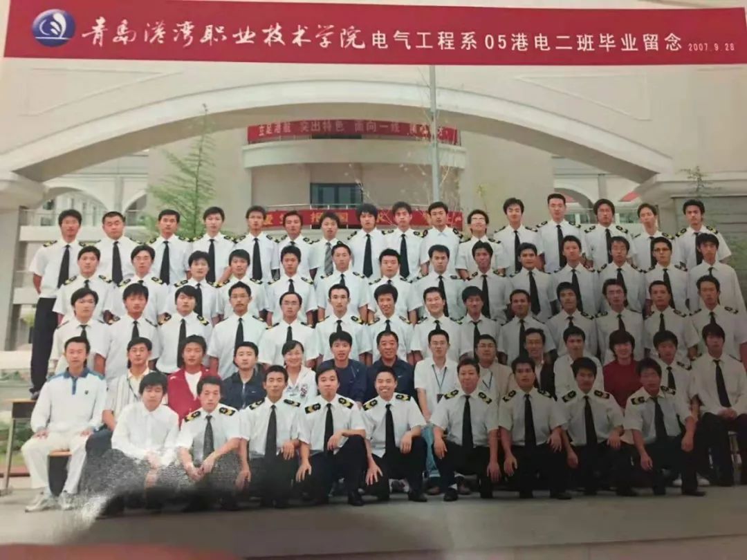 青岛港湾学院小姐图片（最美毕业照新鲜出炉）