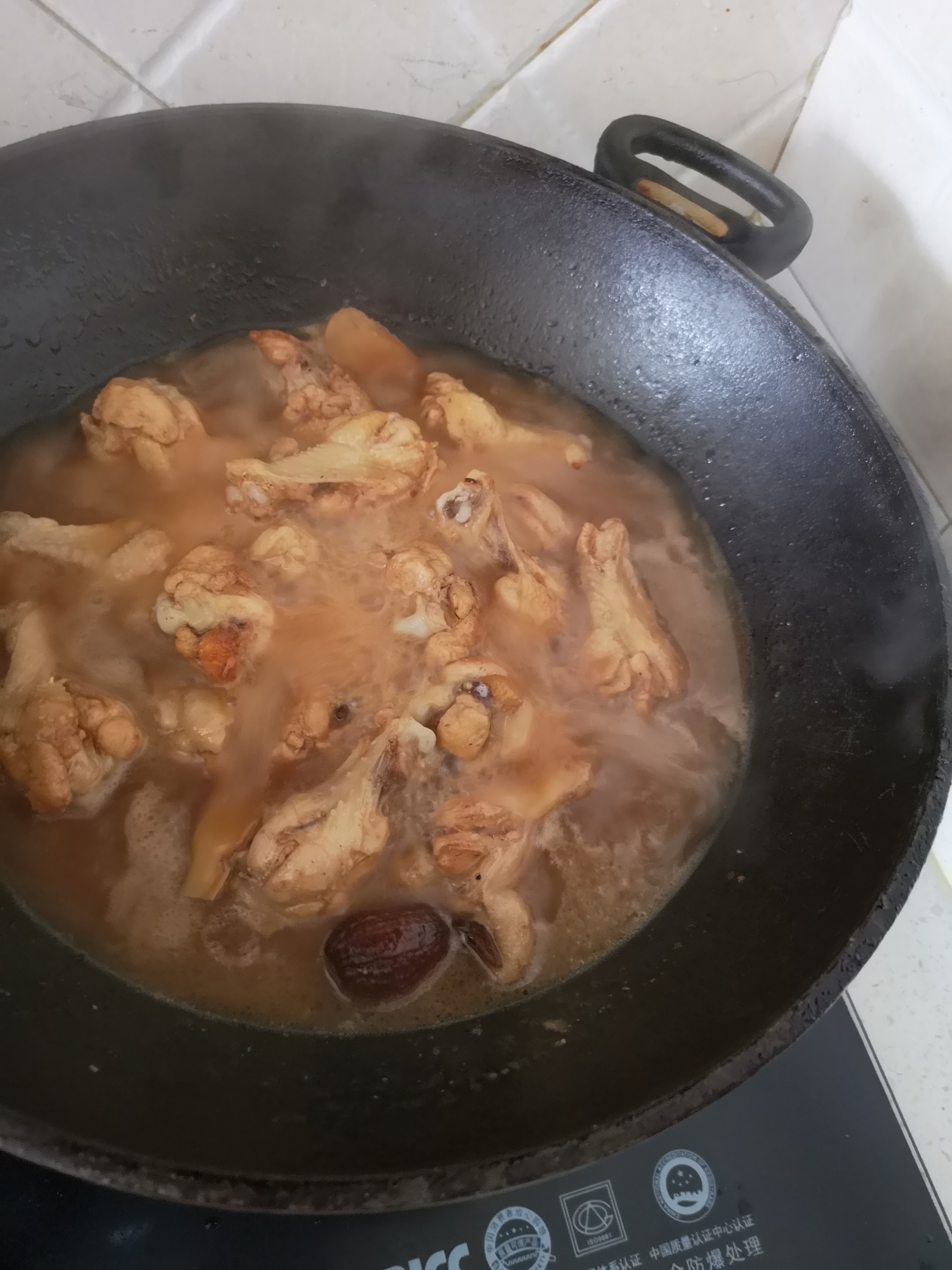 做了三道菜，娃说：“表扬你今天做的饭”，我心里乐开了花