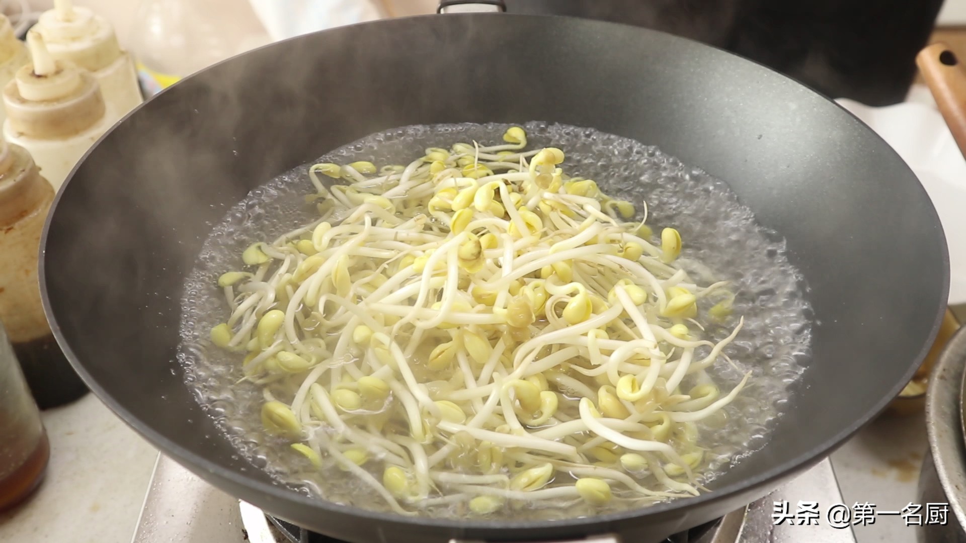 黃豆芽炒粉條,黃豆芽炒粉條的家常做法
