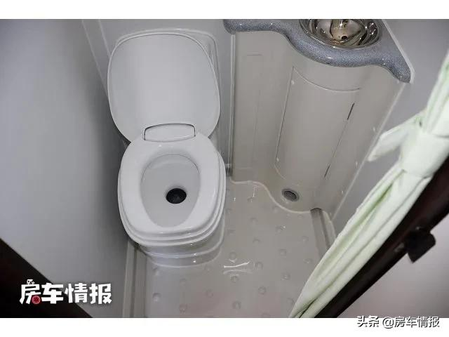 丰田中巴房车，4.0L柴油动力足，大空间像家一样三代同堂也住得下