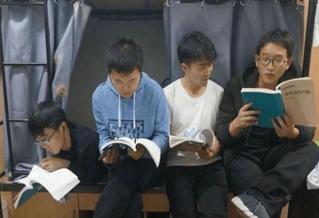 毕业后才知道，上过大学和没上大学的差别，不仅是学历那么简单