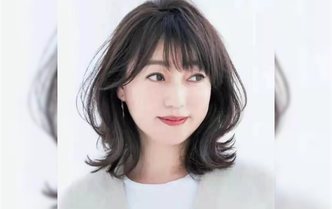 50岁女人染什么色好看?时尚高级感的巧克力色,低调奢华有内涵