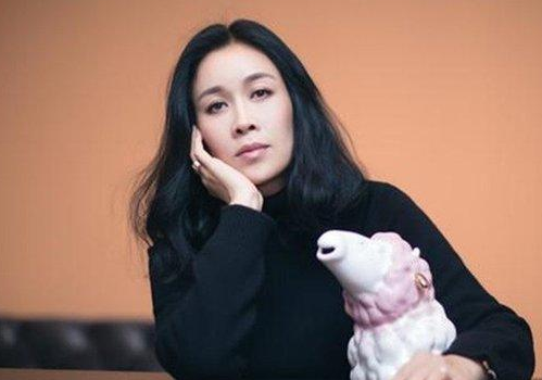 身家30亿陈冰在靳东新剧打酱油，老爸是董事长，前夫是个“牛人”
