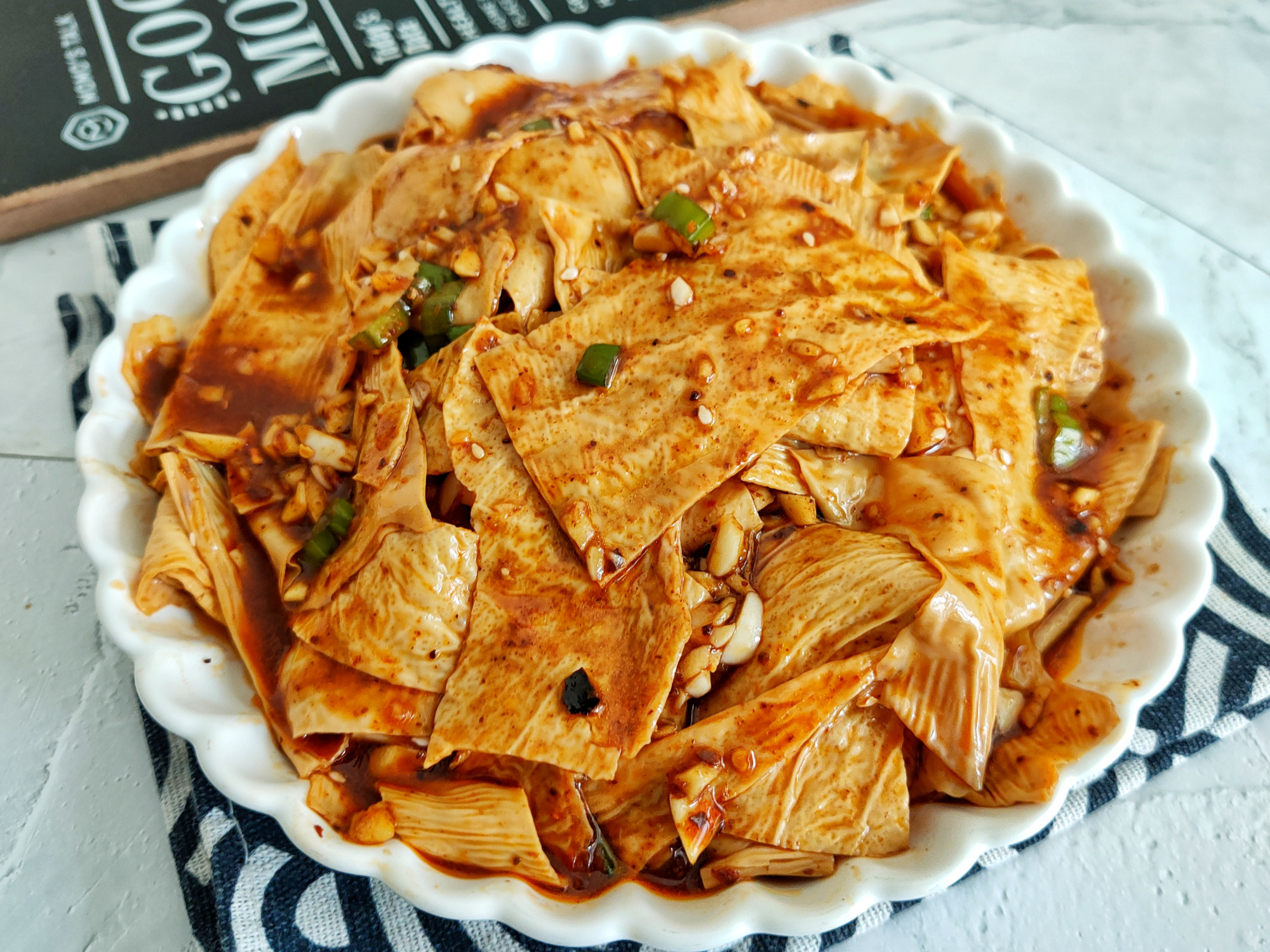 油豆皮怎么做好吃(让人无法抗拒的油豆皮做法)