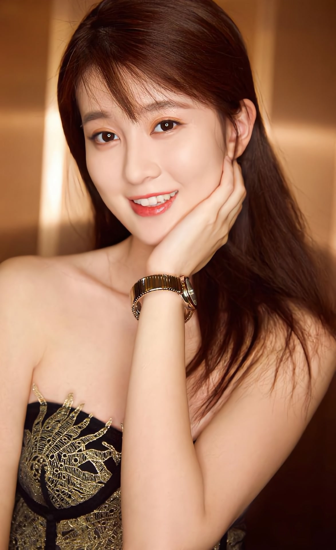 28岁乔欣,容颜美丽身材有料,越来越有成熟味道了