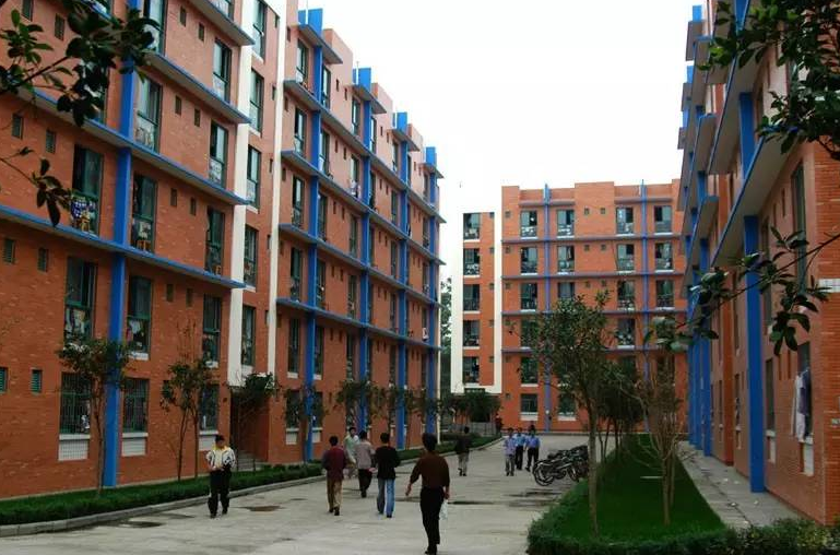 四川曾备受嫌弃的大学，如今扬眉吐气，完美逆袭后让考生高攀不起