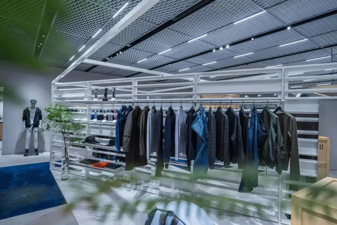地素进军男装市场，旗下轻奢品牌RAZZLE能否再续地素女装辉煌？