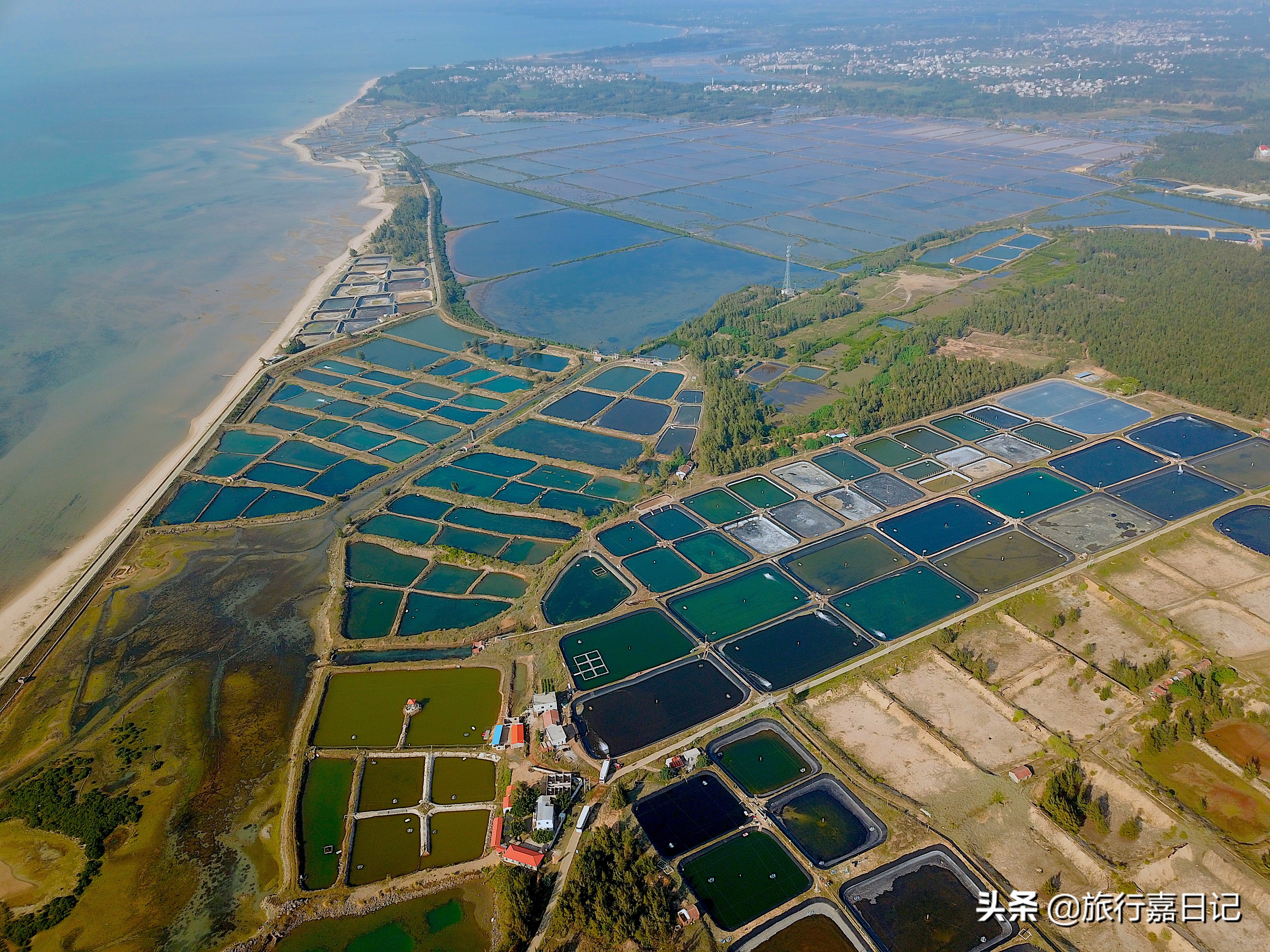 时而如碧玉,时而如雪原,千顷盐田,大开眼界