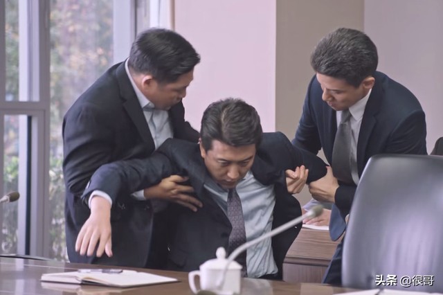 突围：任东霖剧中扮王平安，曾坦言演反派更过瘾，妻子演过红楼梦