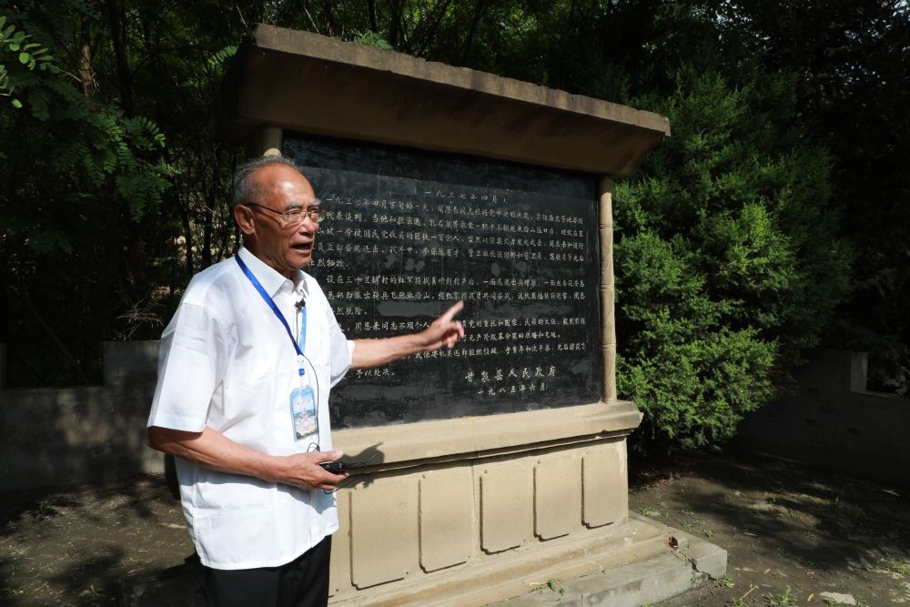 1937年周恩来崂山遇刺，替身被杀，自己险丧命，何人如此大胆？