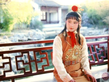 黛玉之美：水墨丹青绘不成，翩若惊鸿水中仙