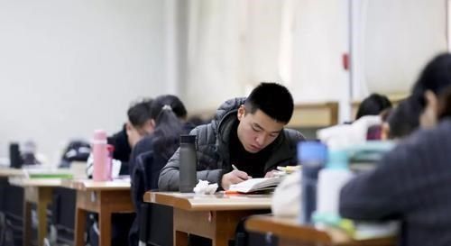 国内考试难度排行榜出炉，高考仅排第三位，榜首“当之无愧”