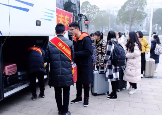 大学生“半价”就能买火车票，中学生为什么不能？很多人不知道