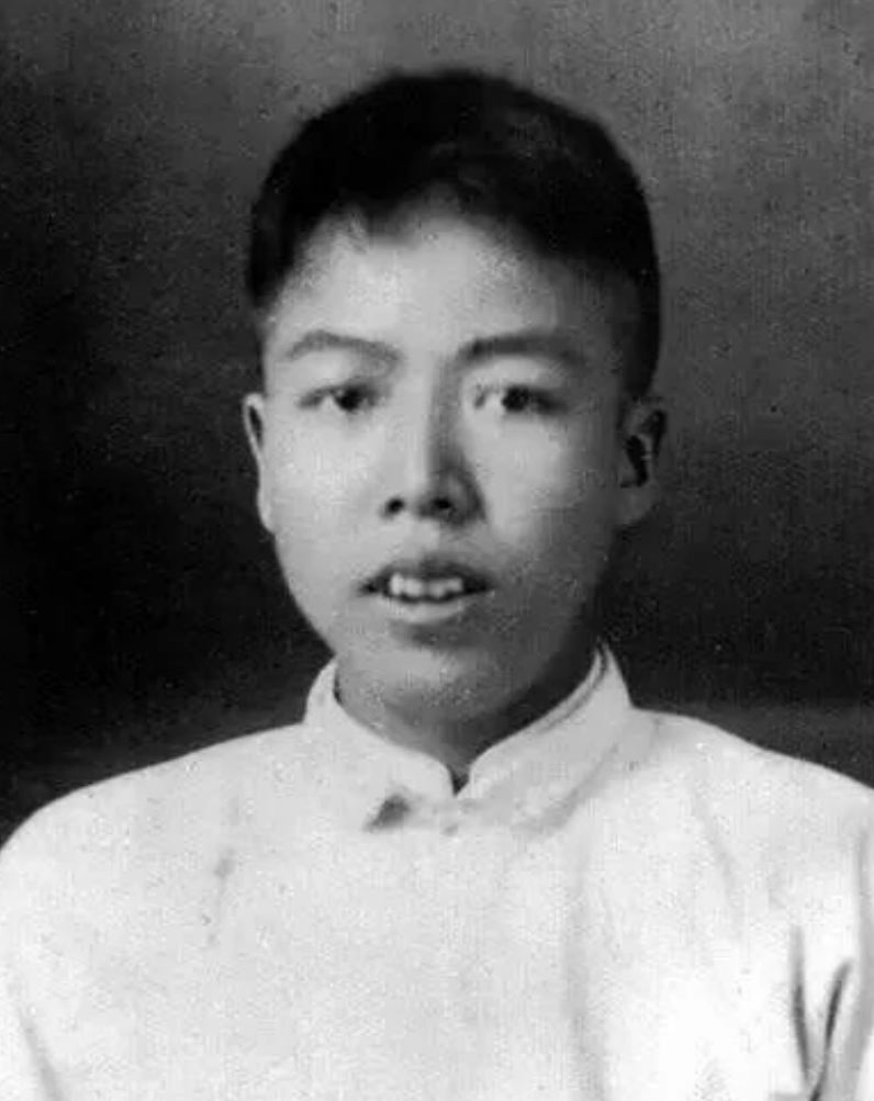 1950年，浙江老汉挖开儿子坟墓取出一箱子，领导看后：快上报中央