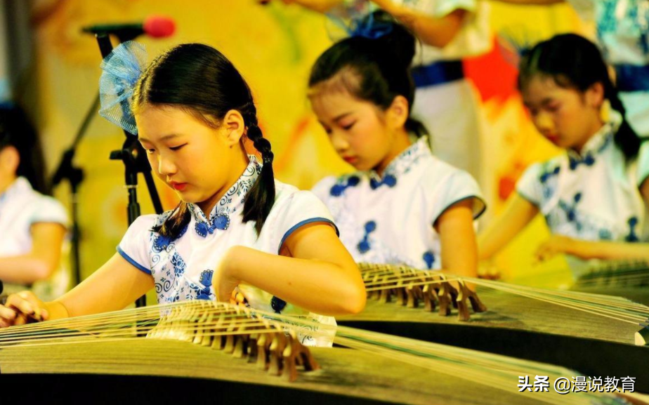 学生兴趣班“鄙视链”，钢琴归于普通，榜首是“贵族课程”？