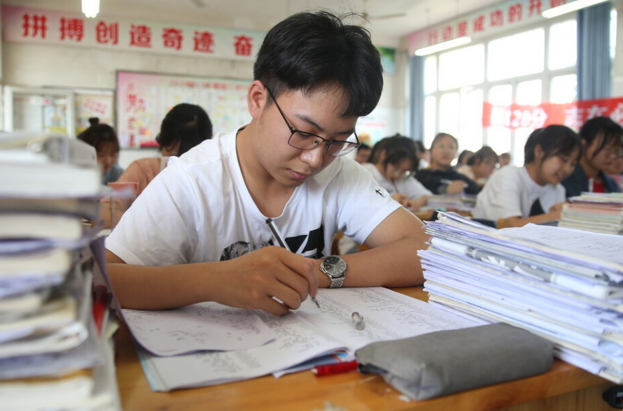 你知道高考为什么可以提前30分钟交卷吗？班主任说出其中缘由