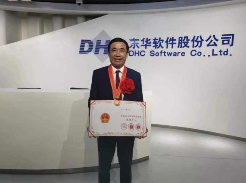 辞去央企职务，从炊事员到董事长，他登上胡润富豪榜，还在人民大会堂接受表彰！