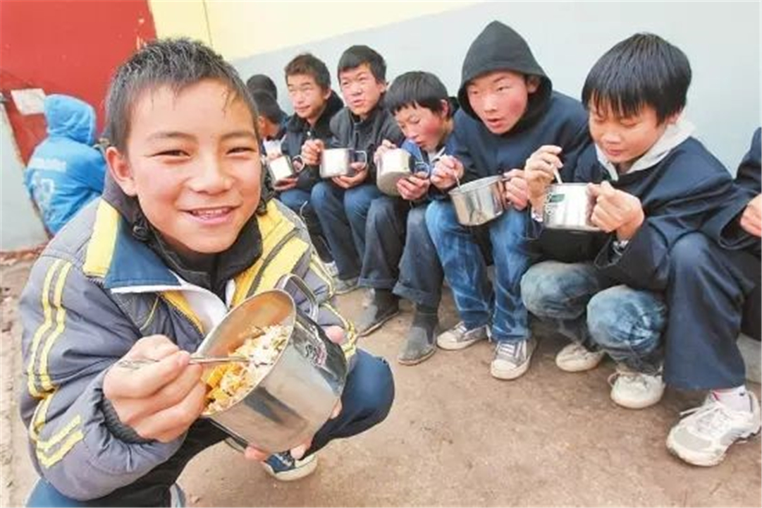 “再苦也不让孩子住校”白岩松谈寄宿危害，3类孩子不适合寄宿