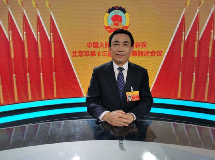 辞去央企职务，从炊事员到董事长，他登上胡润富豪榜，还在人民大会堂接受表彰！