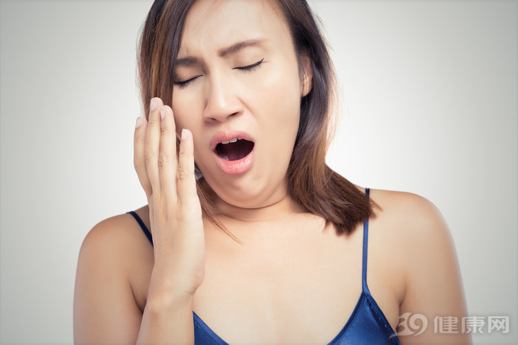 为什么口臭的人自己闻不到？教你根除口臭，不做“有味道”的人