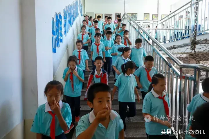 锦州市实验学校德胜、学苑两校区6000余师生参加安全疏散演练