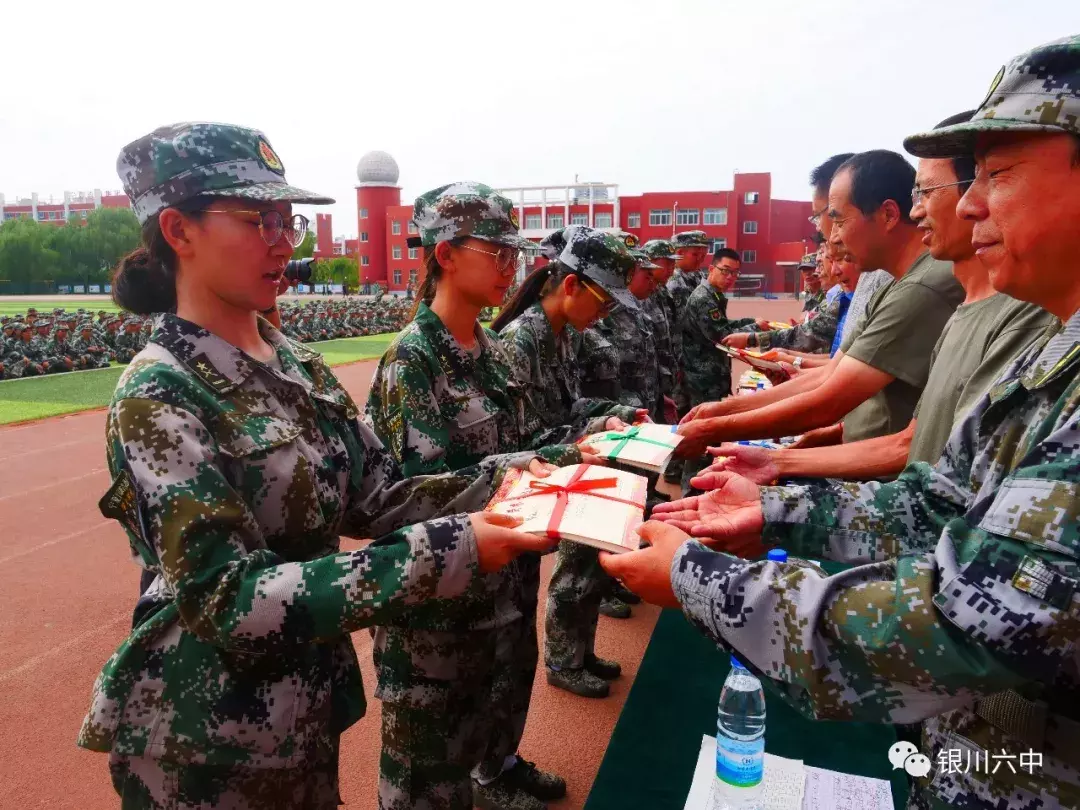 银川六中举行2019级高一新生军训汇报表演暨总结表彰大会