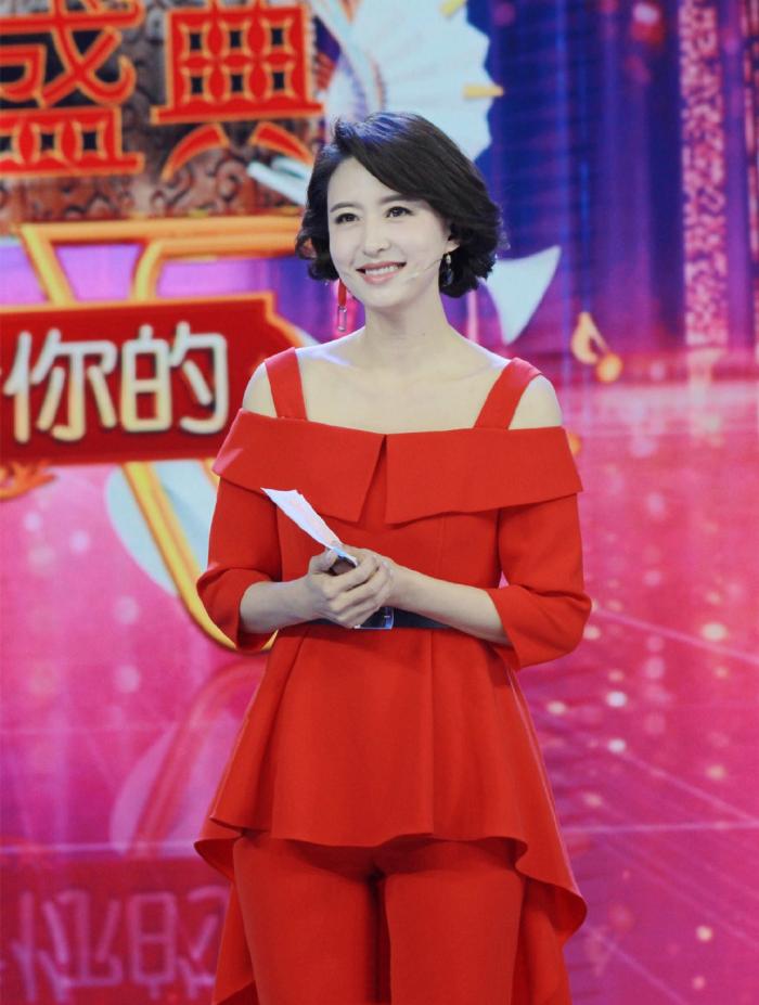 央視10大美女主持人，個(gè)個(gè)才貌雙全，董卿知性，海霞端莊