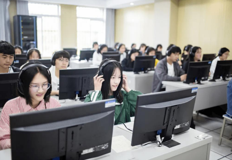 广东部分大学招生分数“跳水”，降到不足150分，仍缺额近9000人