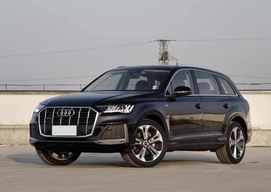 相比起宝马X5和奔驰GLE，奥迪Q7最大的亮点就是68.88万起