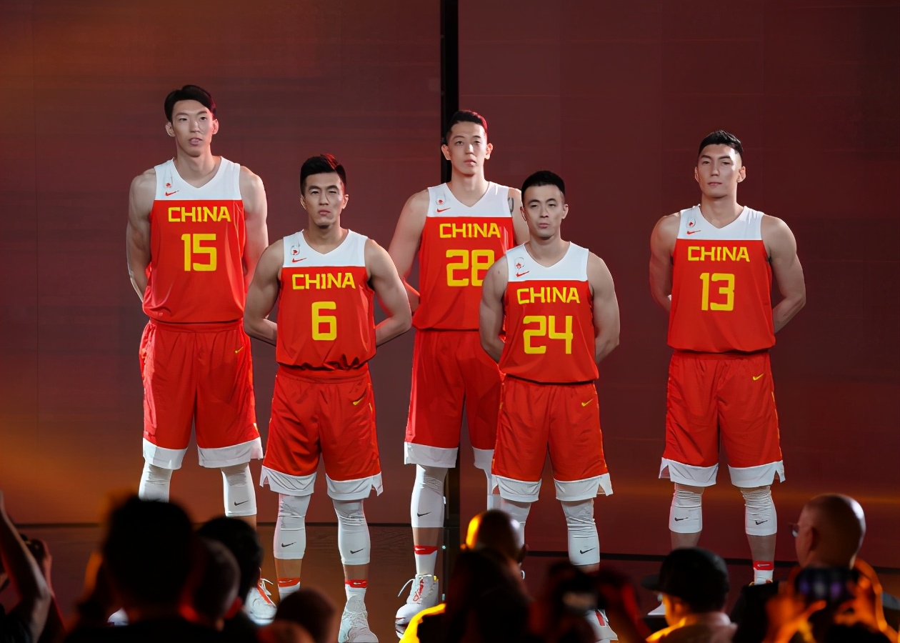 为什么cba选择了李宁(李宁家财万贯，赞助CBA30亿，但国家队赞助商却是耐克？)