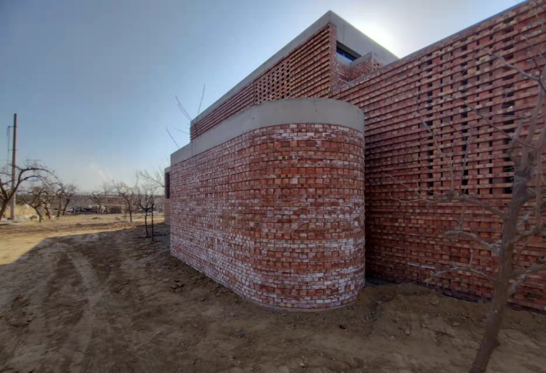 梦想改造家再曝争议！红砖房反碱有坍塌危险，楼顶开裂处处是问题