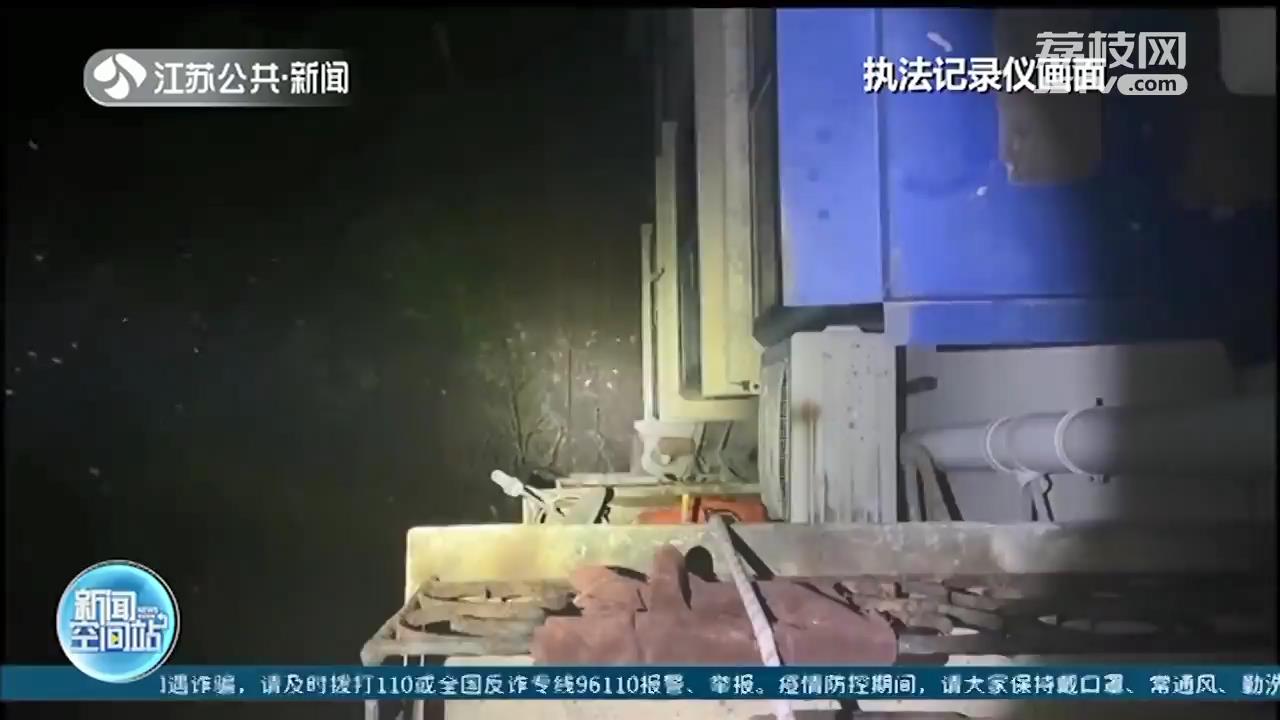 宿迁一男童被独自留家中，误触密码锁被反锁 消防空中缓降救援