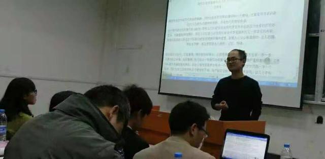 有感于当今诗坛，左清用当今语言写了首唐诗一样的现代诗。